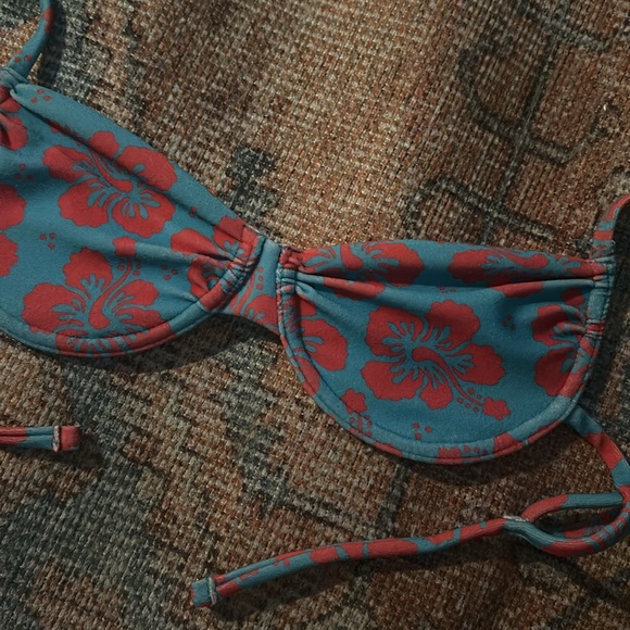Frankie’s bikini top - Picture 2 of 2